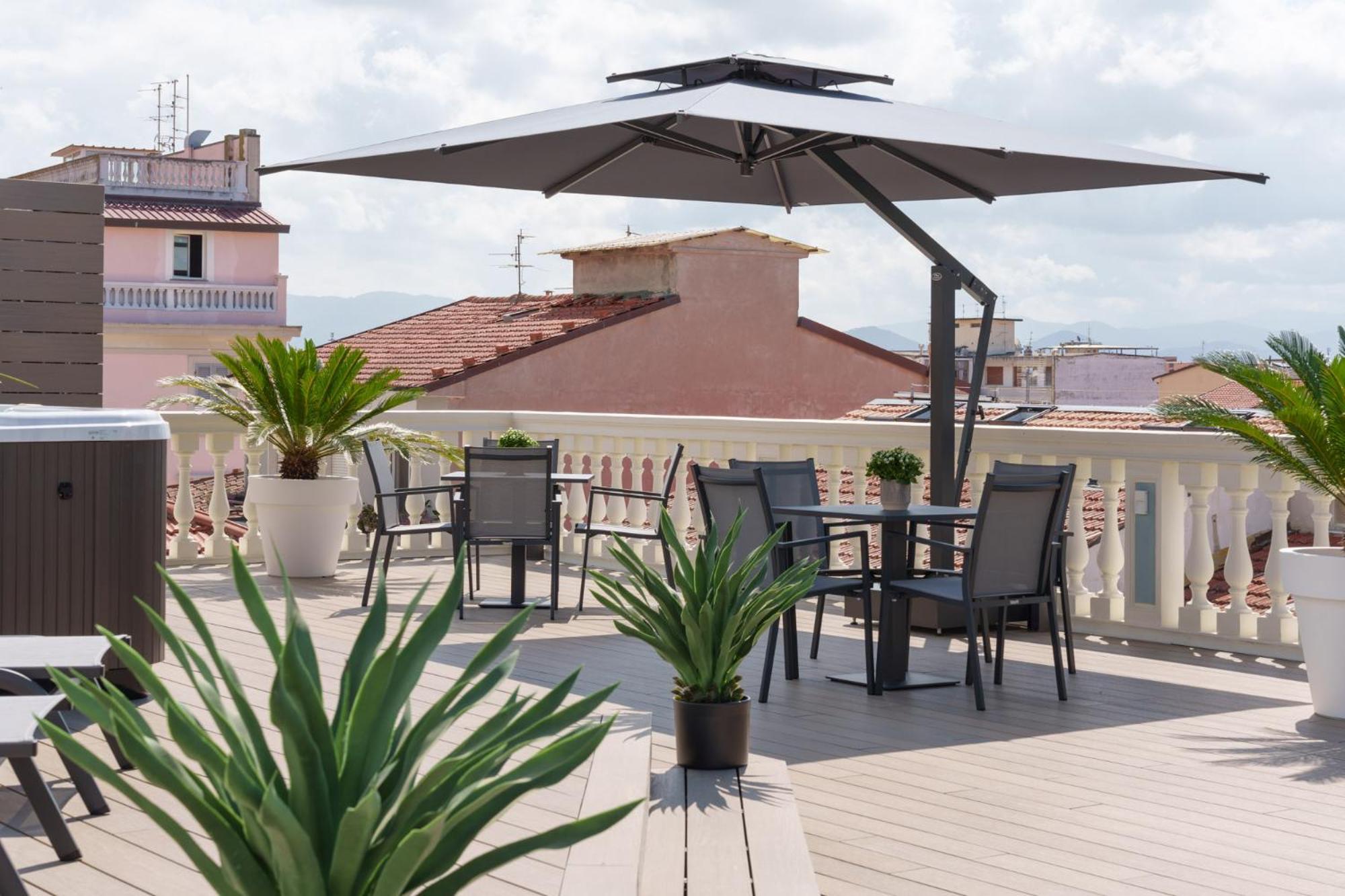 VI Suites Viareggio Exterior foto