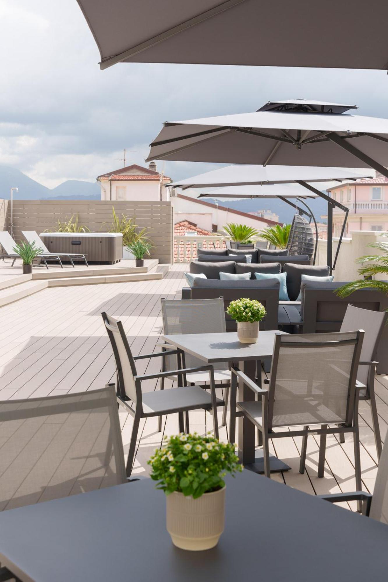 VI Suites Viareggio Exterior foto